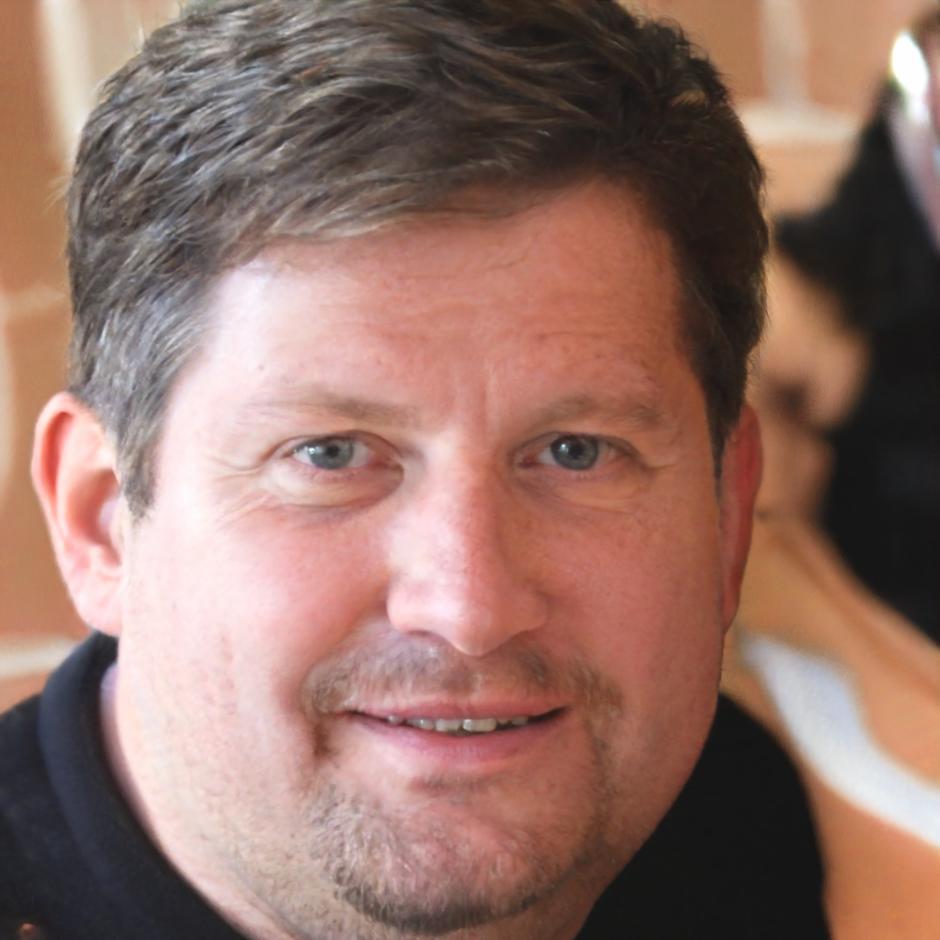 Portrait de Théophile Marchand, expert en workflows financiers